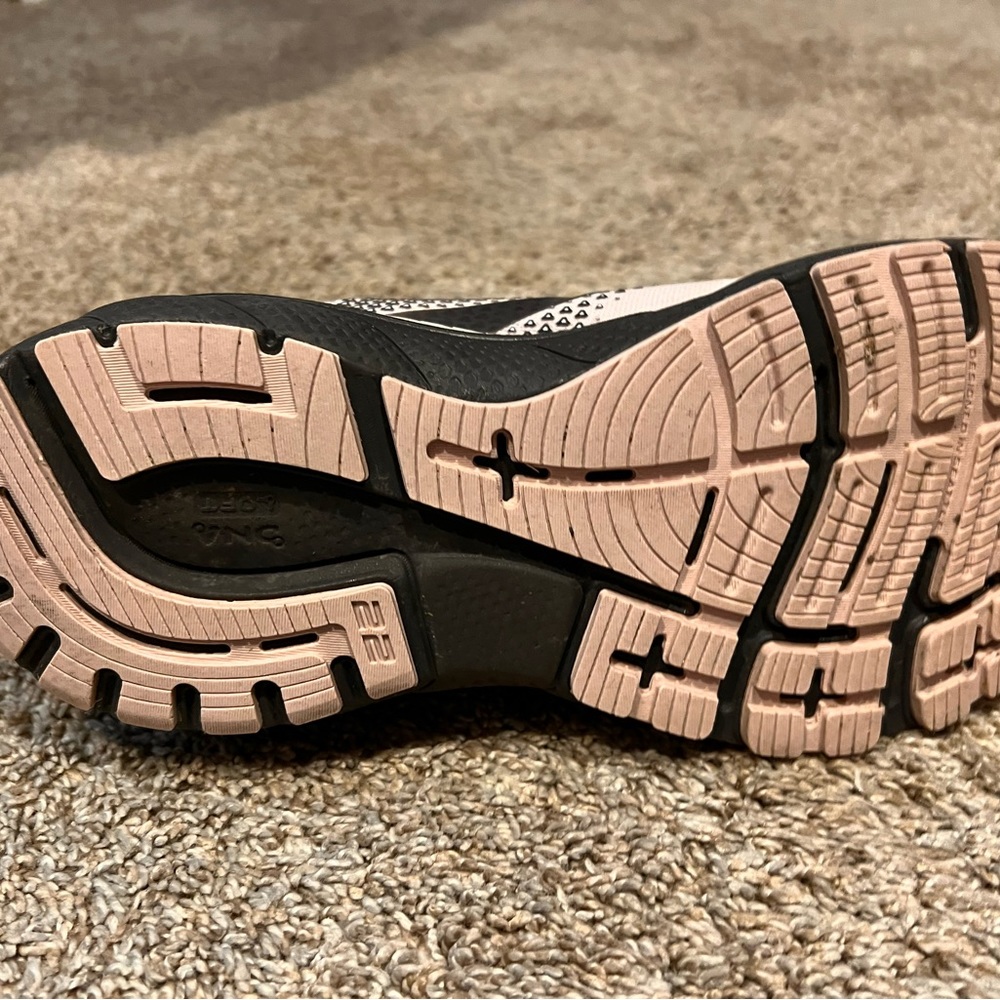 Brooks Adrenaline Ots Shoes. Barely Worn